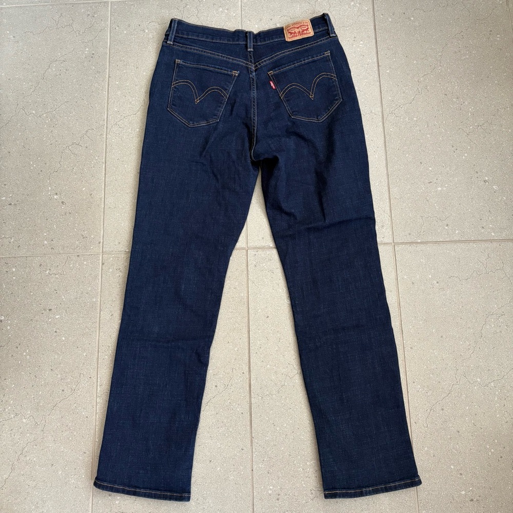 Levis Classic Straight Jeans - Picture 2 of 9